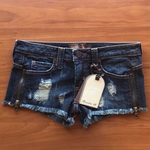 NWT Frankie B zippered sides denim shorts